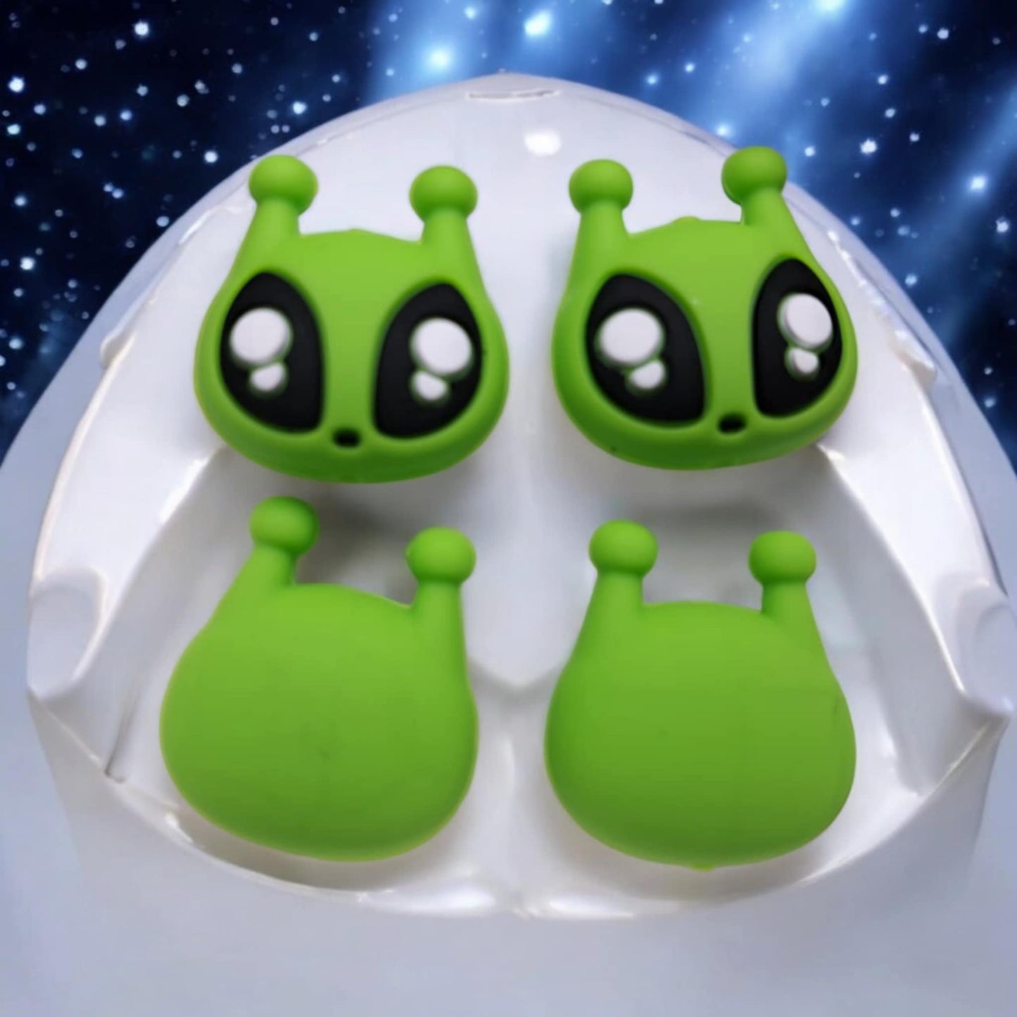 Green Alien 3D Face Silicone Focal Bead