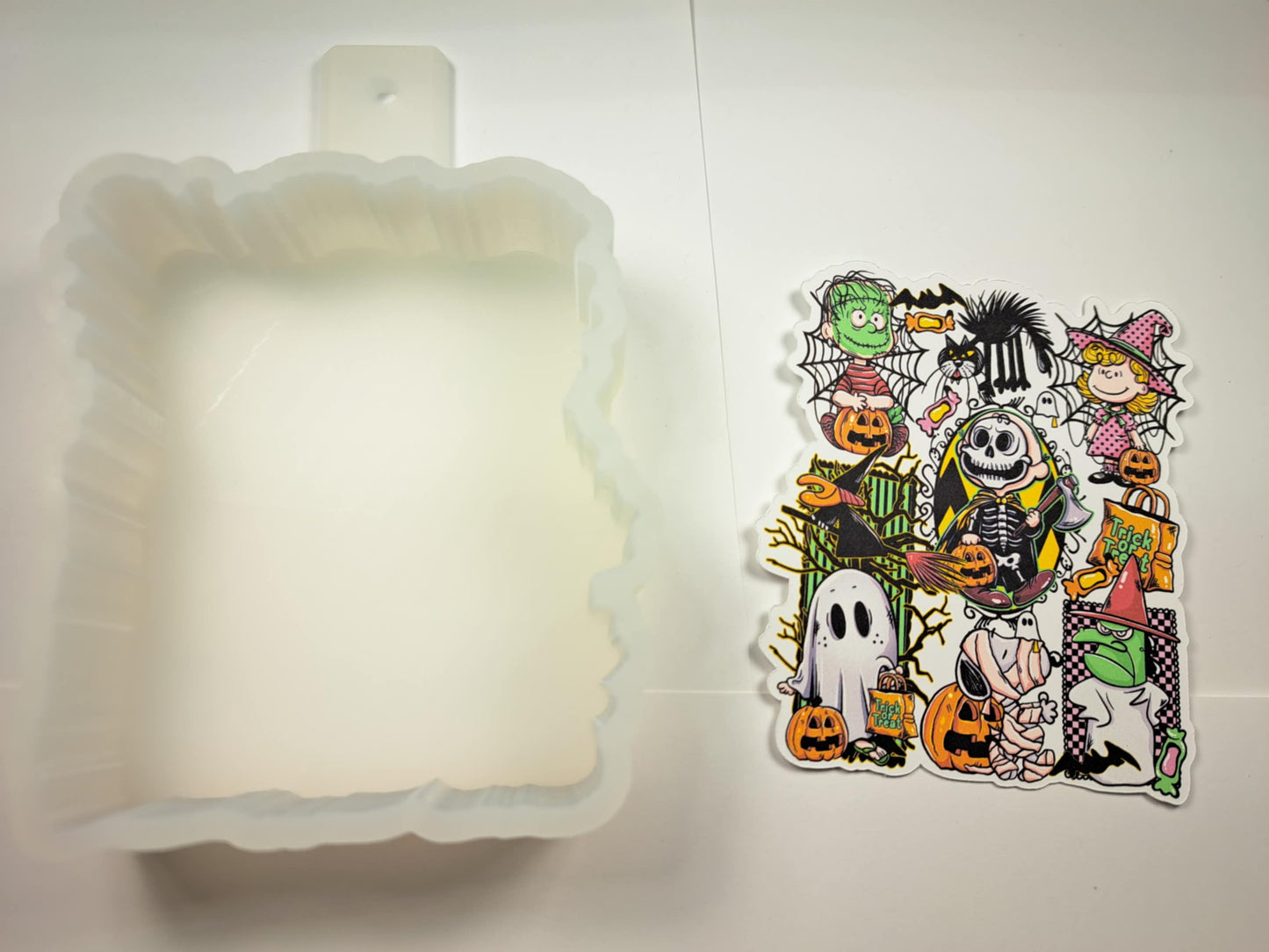 Halloween Charlie Brown Cardstock Silicone Mold, Aroma Bead Molds, Freshie, Premium Cardstock Images