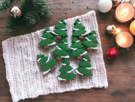 Green Christmas Tree with Snow Silicone Focal Bead - 0309
