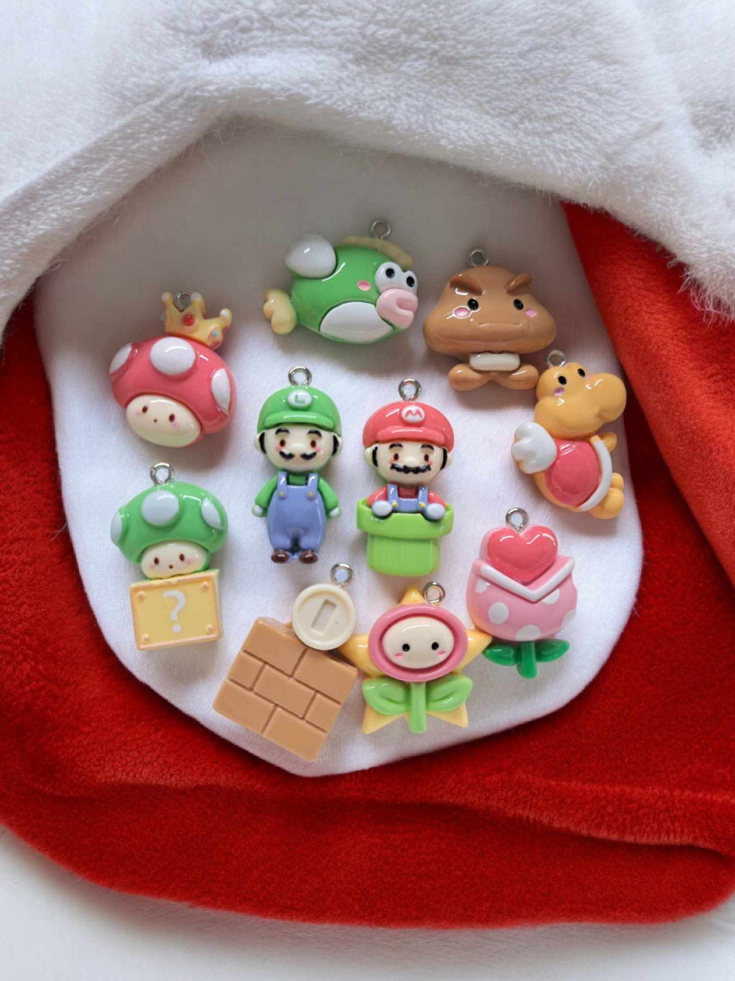 Super Mario & Friends Flat Back Resin Charm with eye hook - 3015