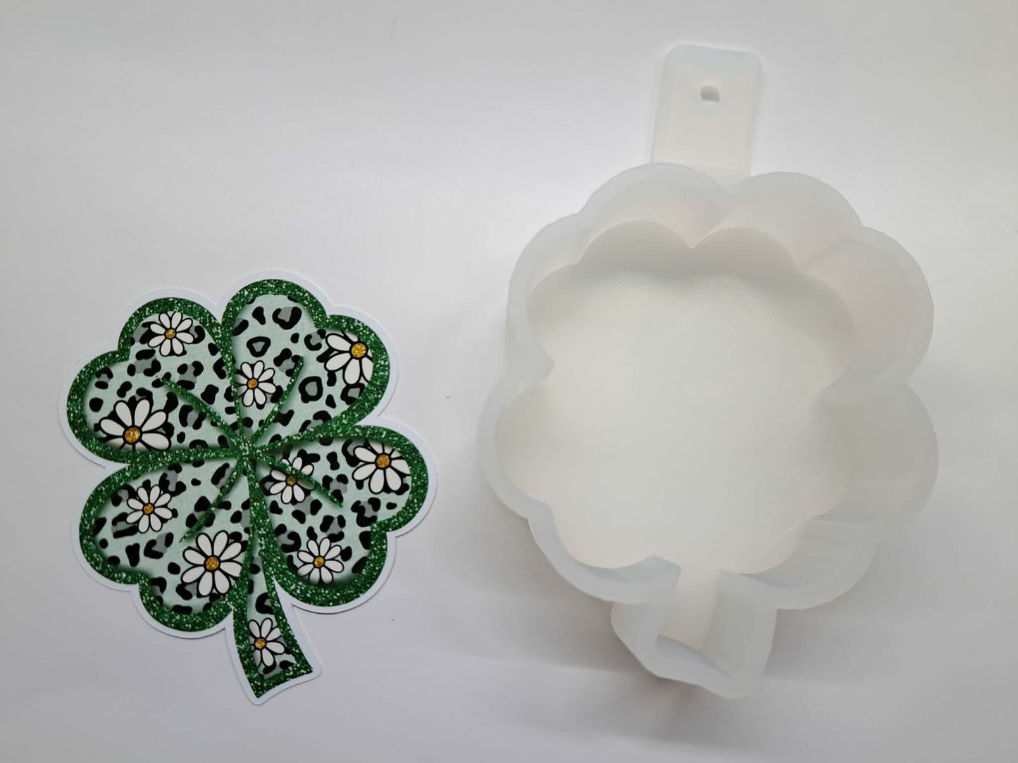 Bougie Four Leaf Clover Cardstock Silicone Mold, Aroma Bead Molds, Premium Cardstock Images